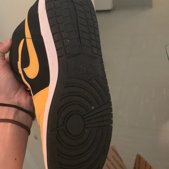 JORDANS 1 reverse Taxis - Men’s/Kids 7 woman’s 8.5 - Picture 5 of 7